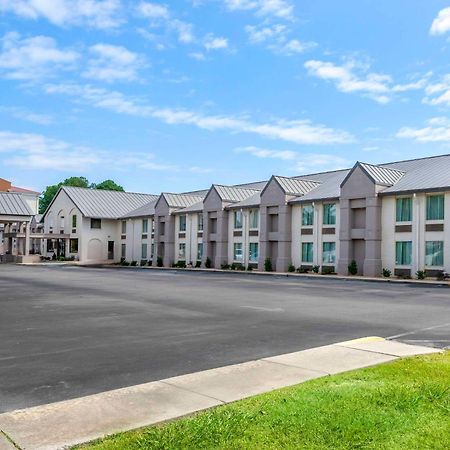 Comfort Inn Petersburg Near Fort Gregg-Adams Экстерьер фото