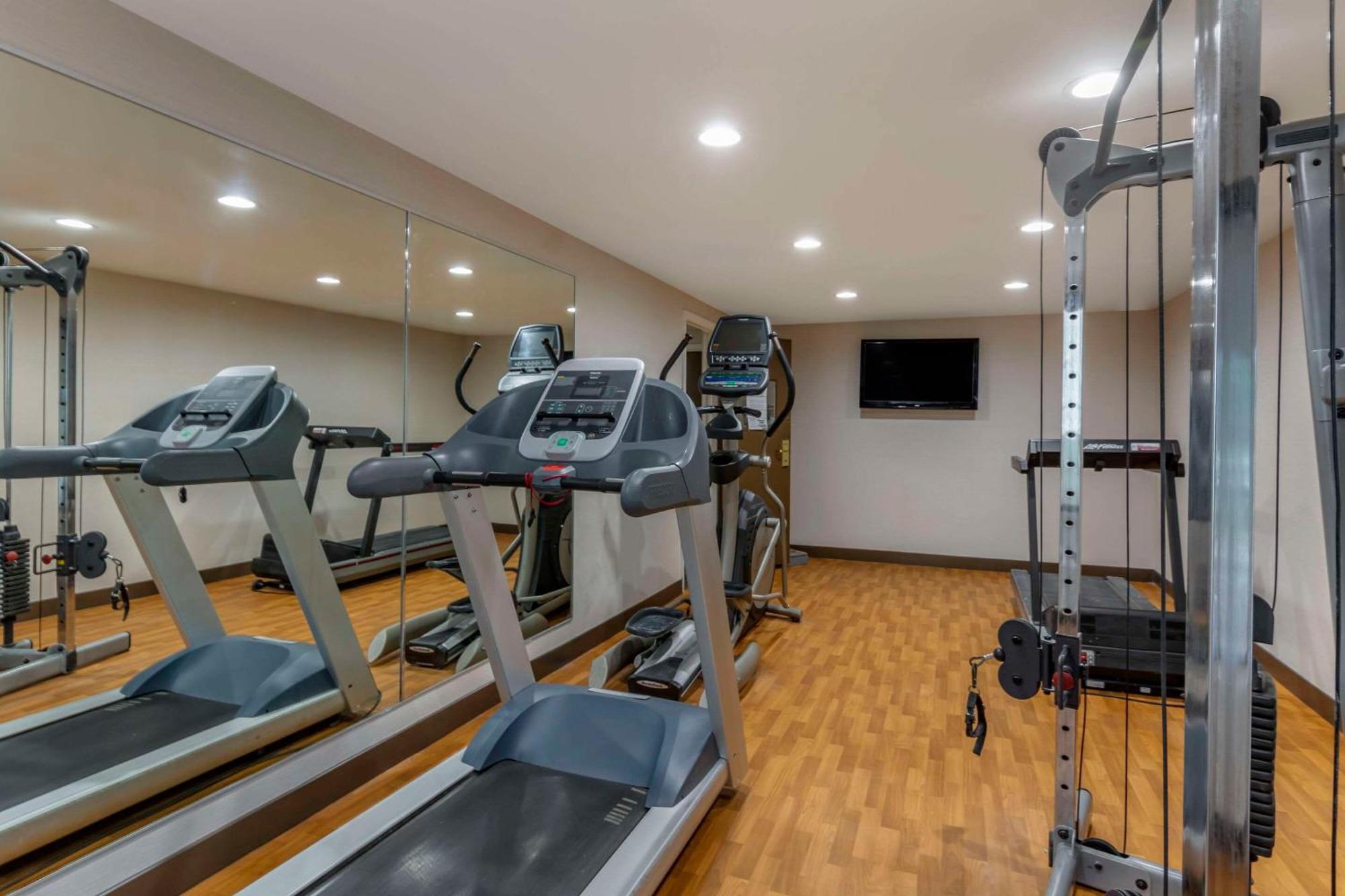 Comfort Inn Petersburg Near Fort Gregg-Adams Экстерьер фото