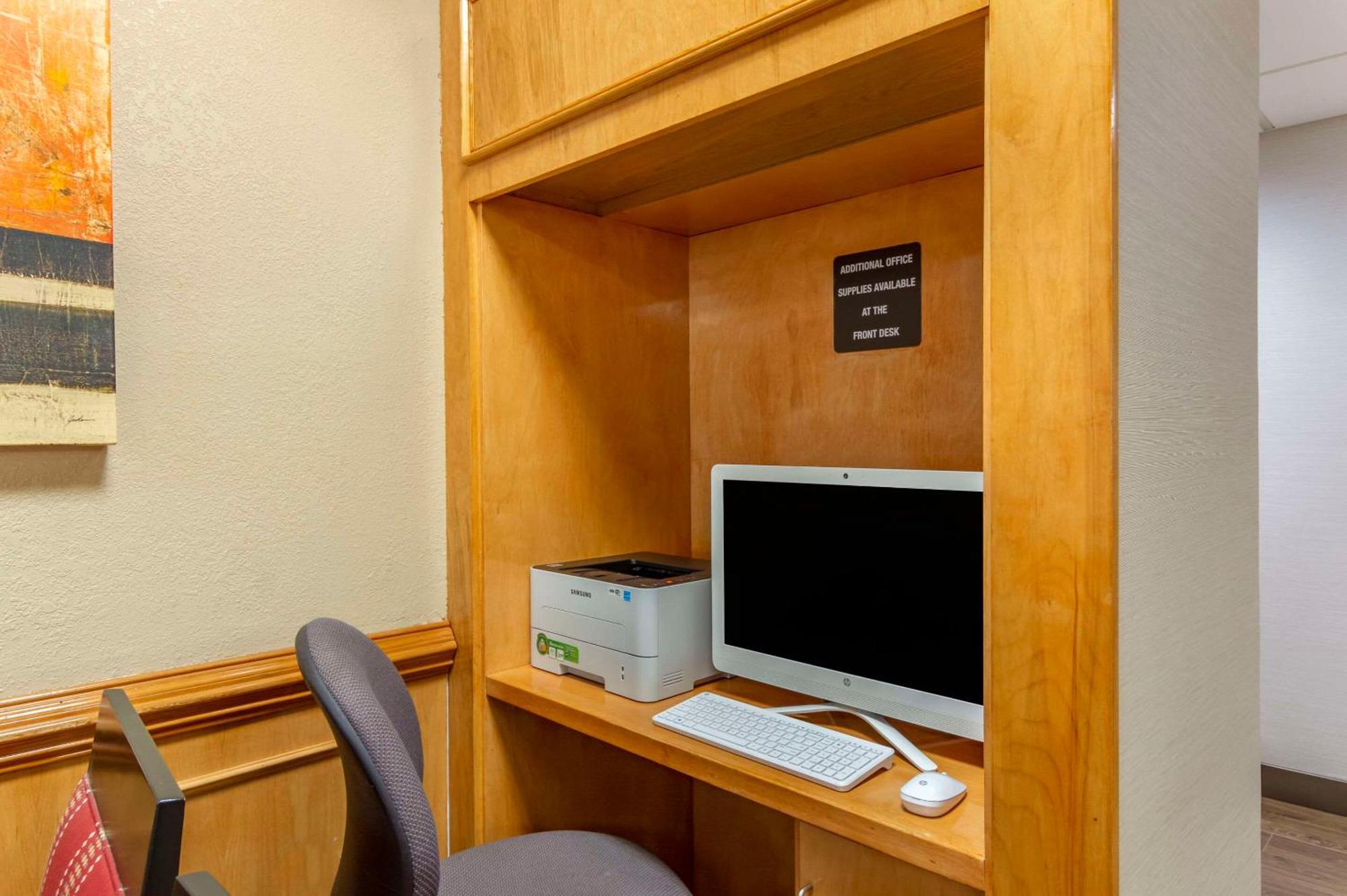 Comfort Inn Petersburg Near Fort Gregg-Adams Экстерьер фото