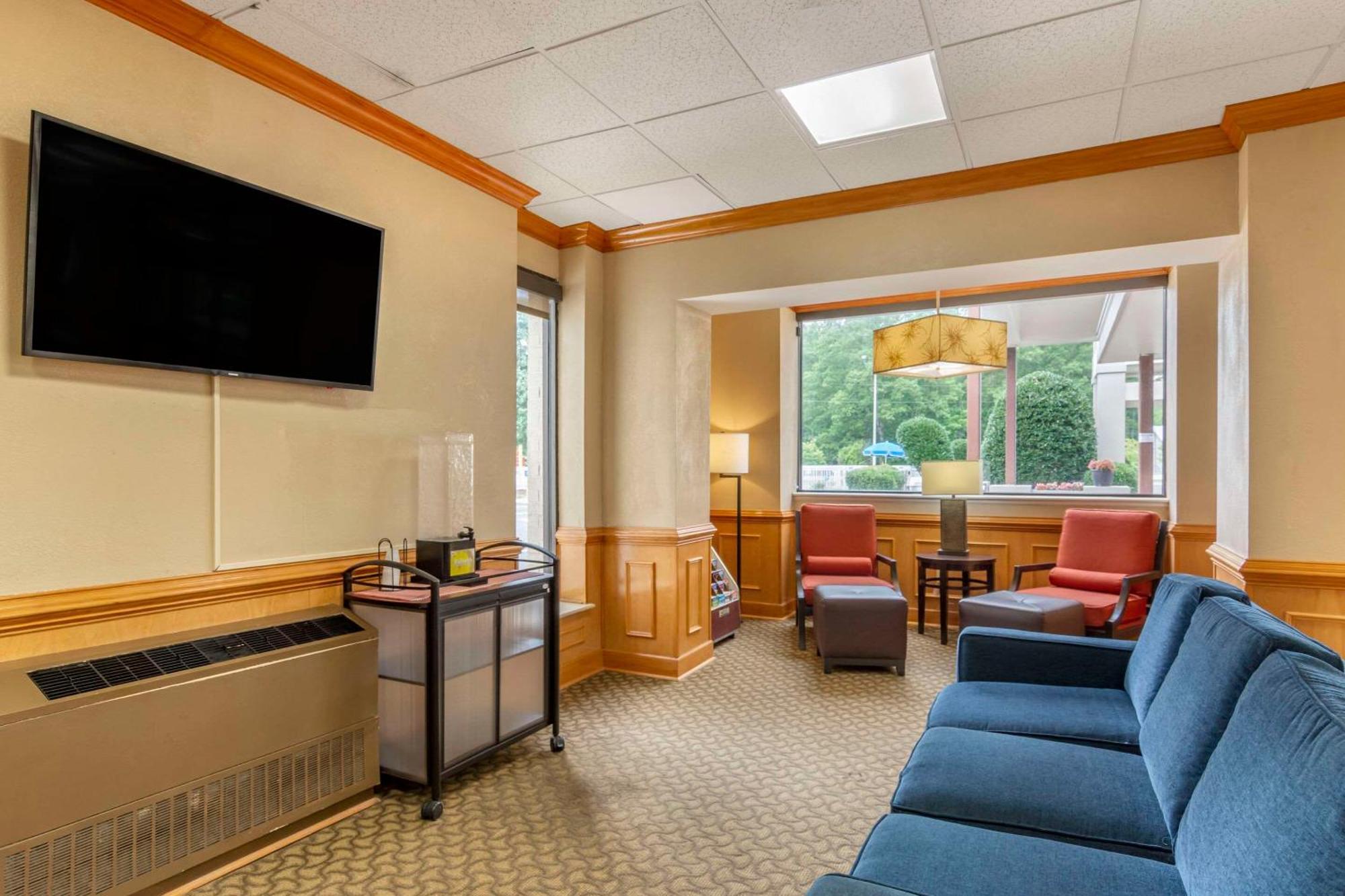 Comfort Inn Petersburg Near Fort Gregg-Adams Экстерьер фото