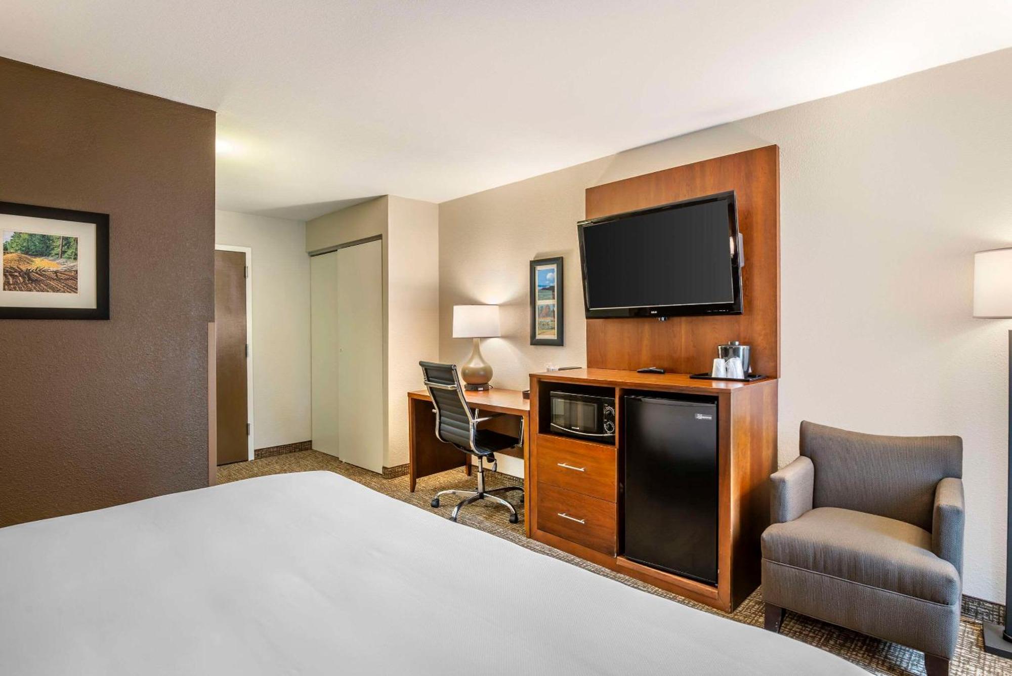 Comfort Inn Petersburg Near Fort Gregg-Adams Экстерьер фото