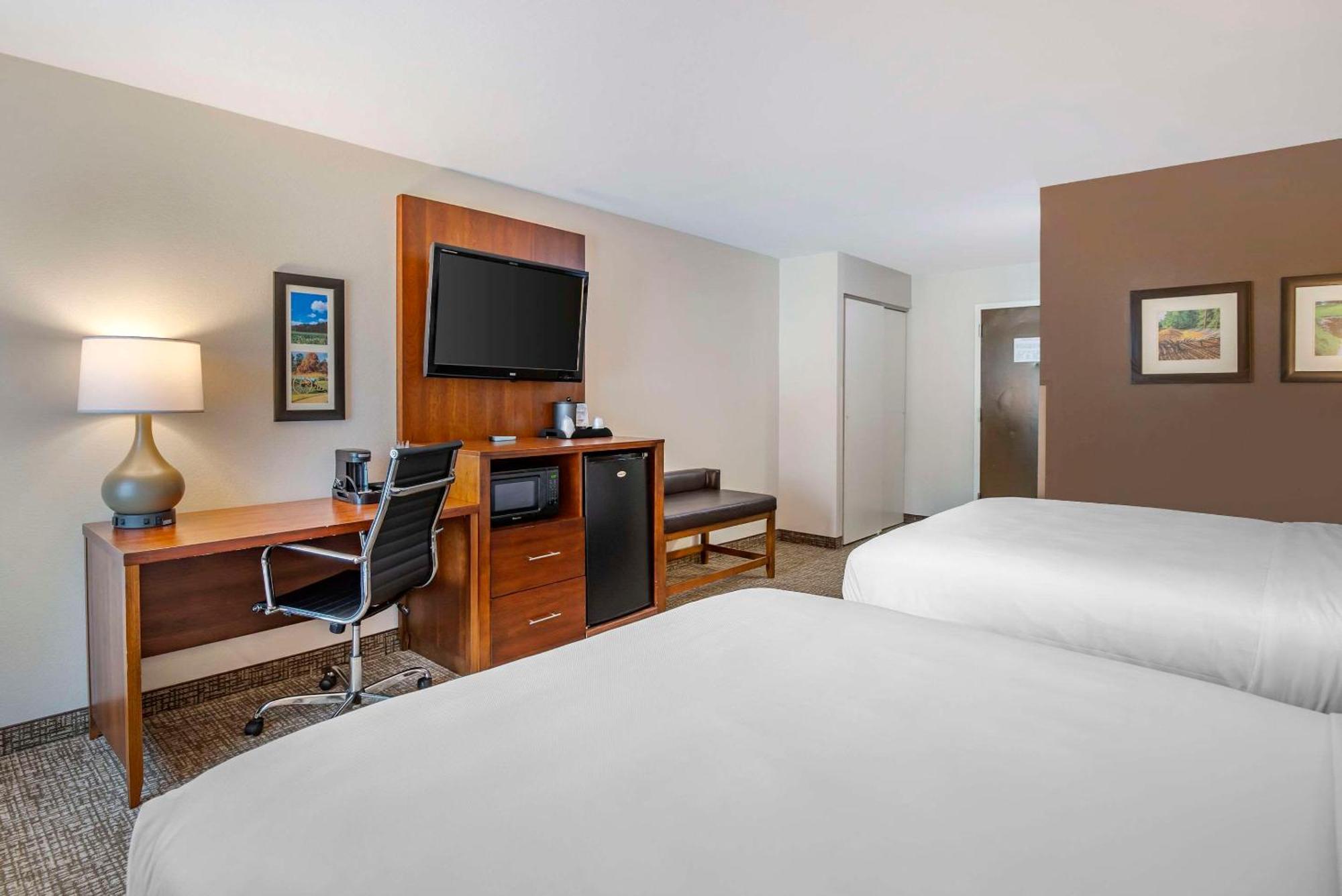 Comfort Inn Petersburg Near Fort Gregg-Adams Экстерьер фото