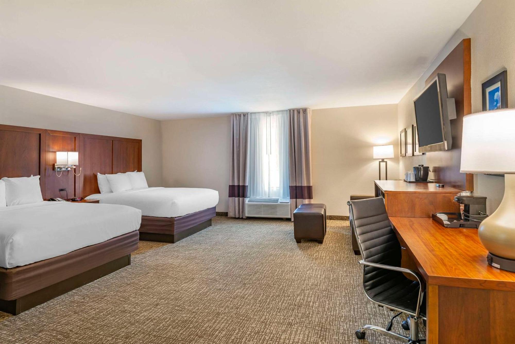 Comfort Inn Petersburg Near Fort Gregg-Adams Экстерьер фото