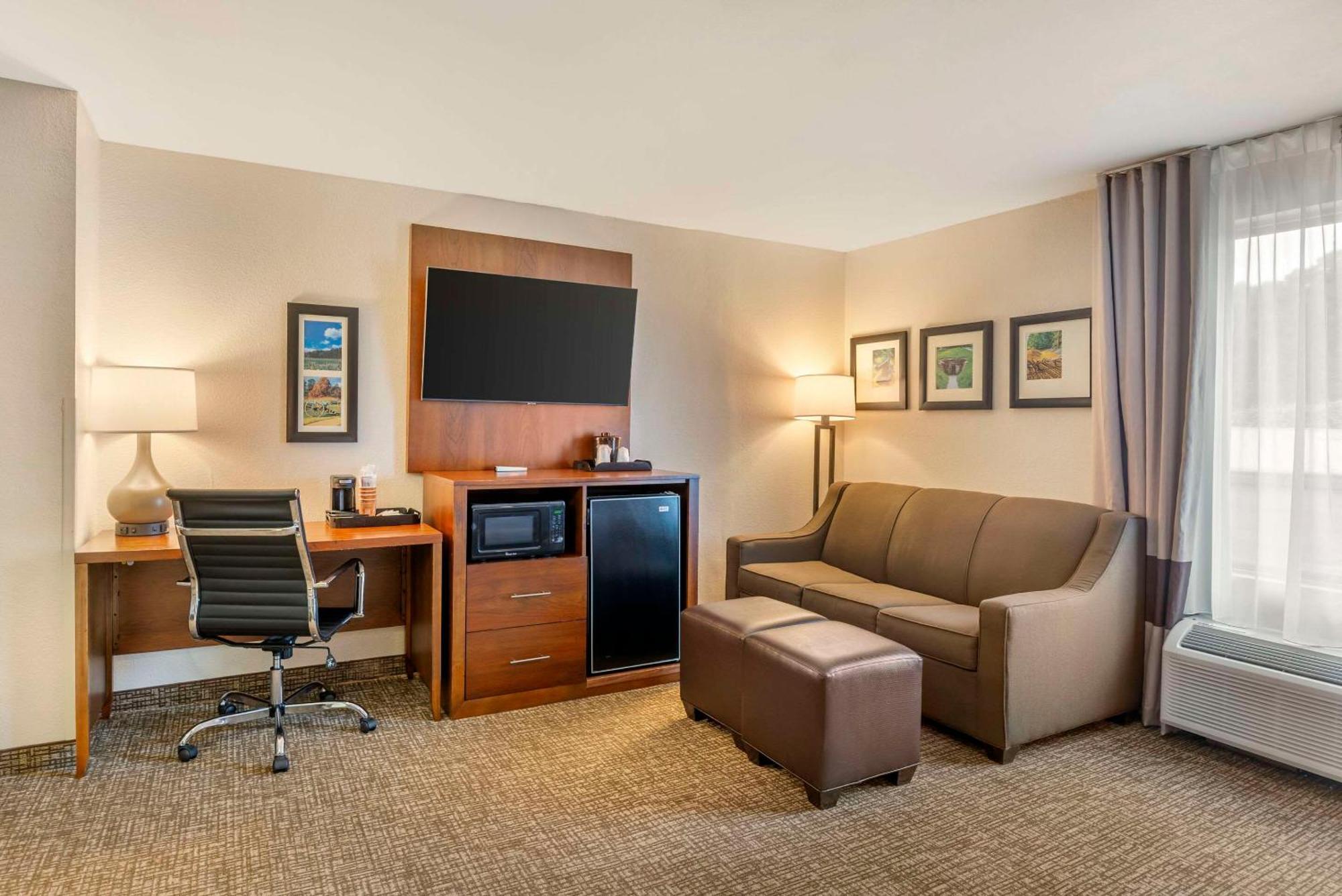 Comfort Inn Petersburg Near Fort Gregg-Adams Экстерьер фото