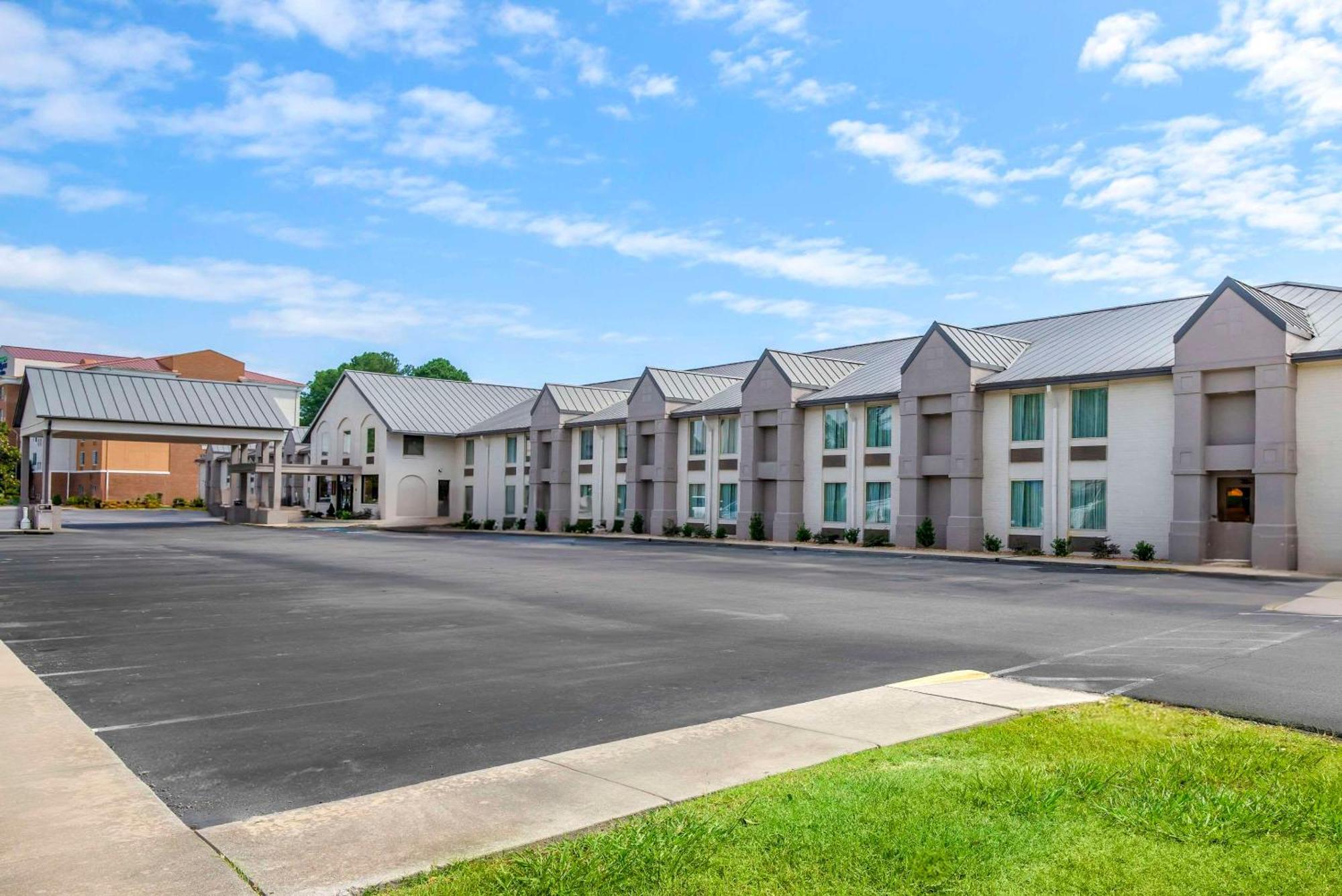 Comfort Inn Petersburg Near Fort Gregg-Adams Экстерьер фото