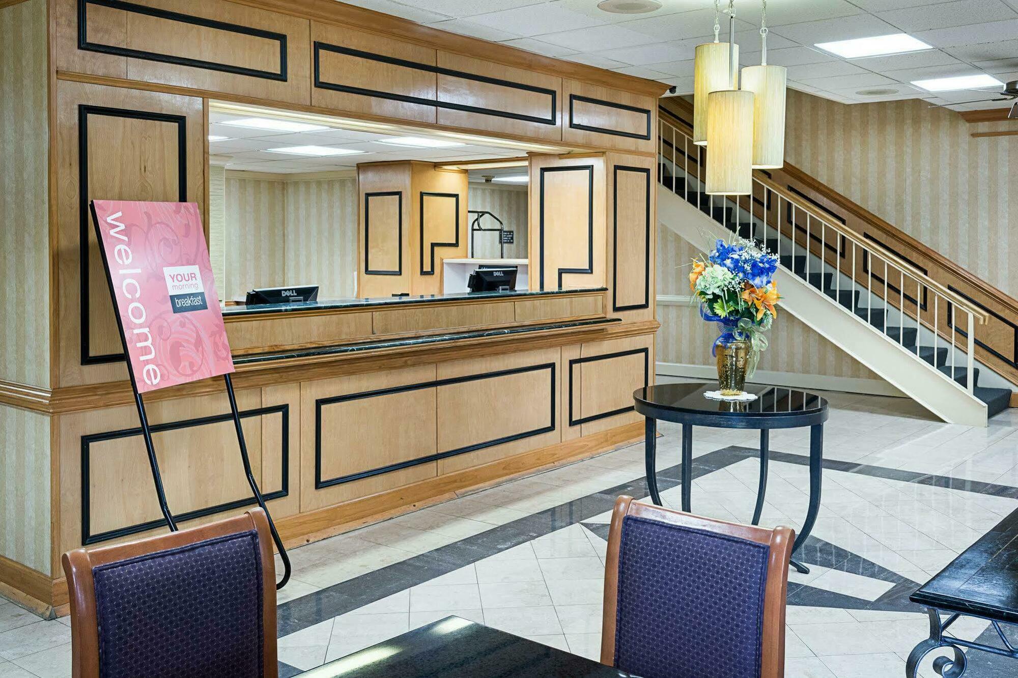 Comfort Inn Petersburg Near Fort Gregg-Adams Экстерьер фото