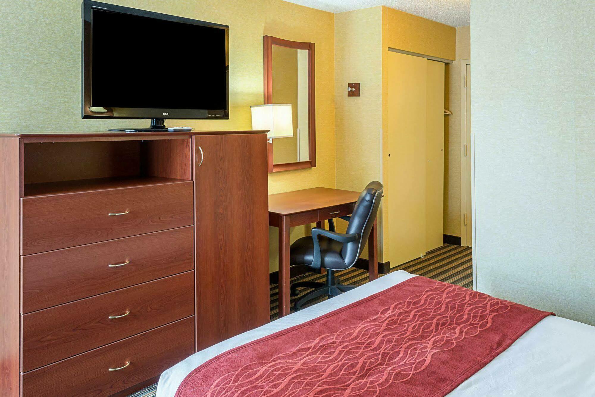Comfort Inn Petersburg Near Fort Gregg-Adams Экстерьер фото