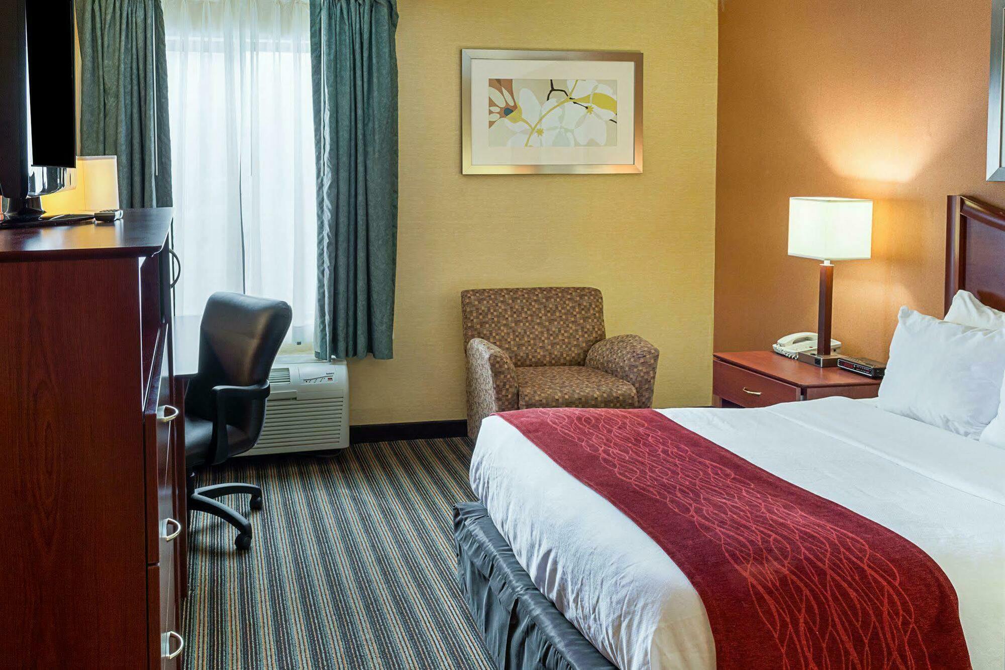 Comfort Inn Petersburg Near Fort Gregg-Adams Экстерьер фото