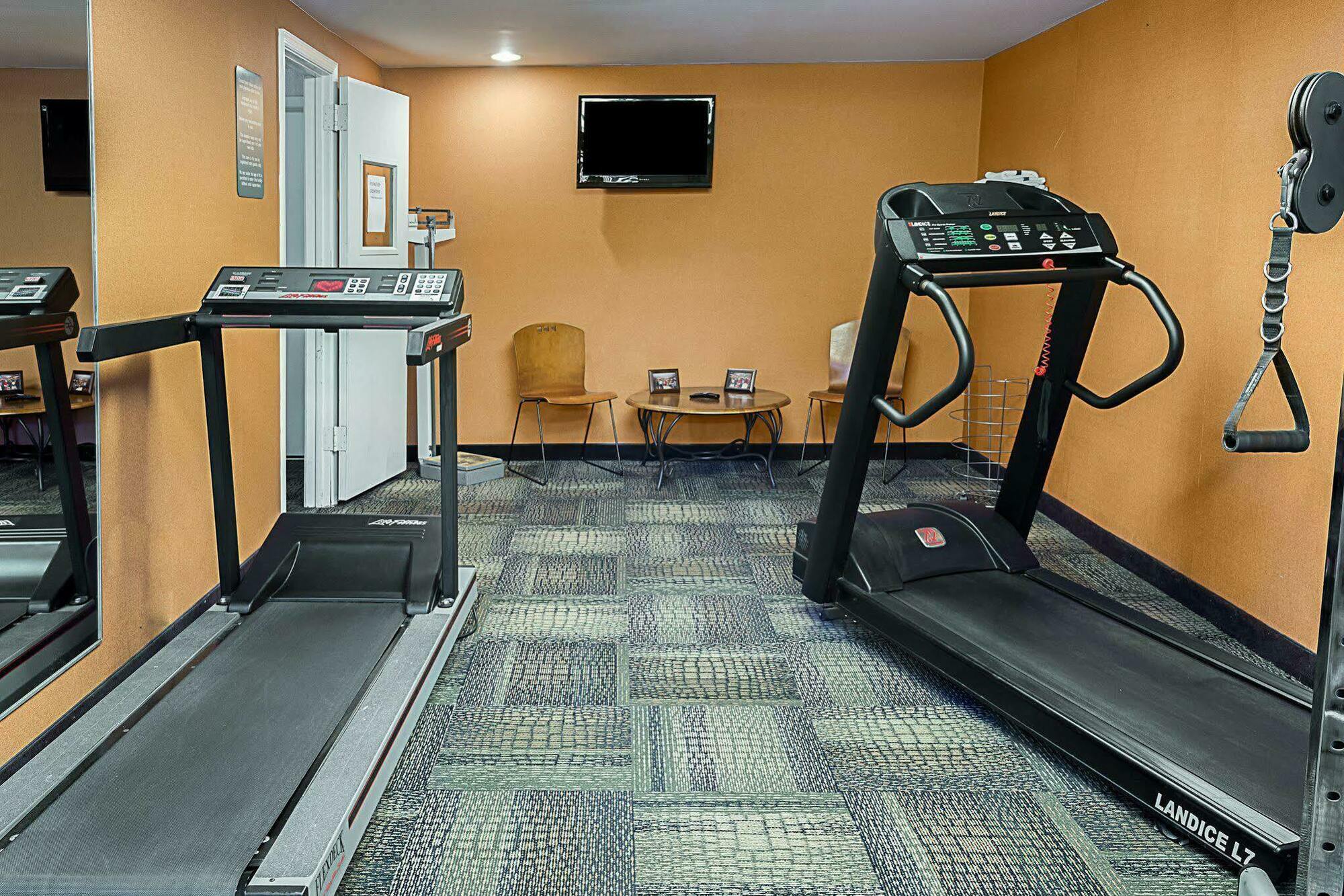 Comfort Inn Petersburg Near Fort Gregg-Adams Экстерьер фото